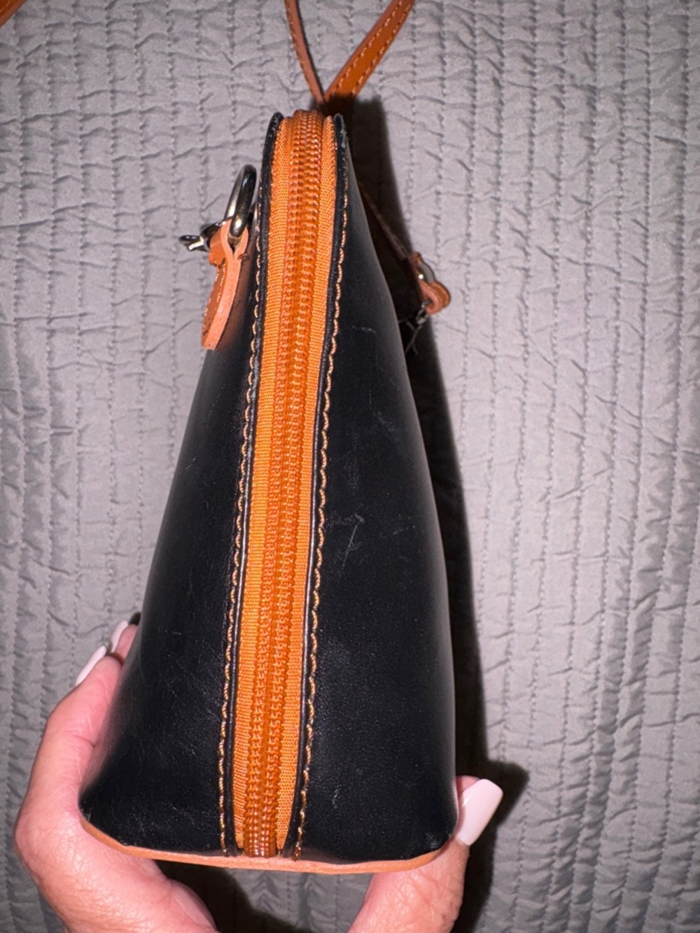 Vera Pelle Italian Leather Crossbody Bag - Classic Two-Tone Design - Picture 5 of 9
